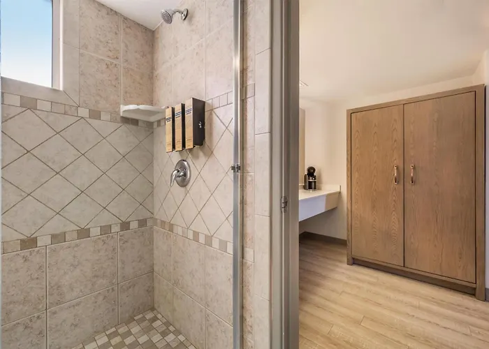 Hotel Western King's Inn&suites 4*