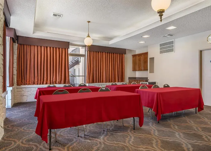 Western King's Inn&suites