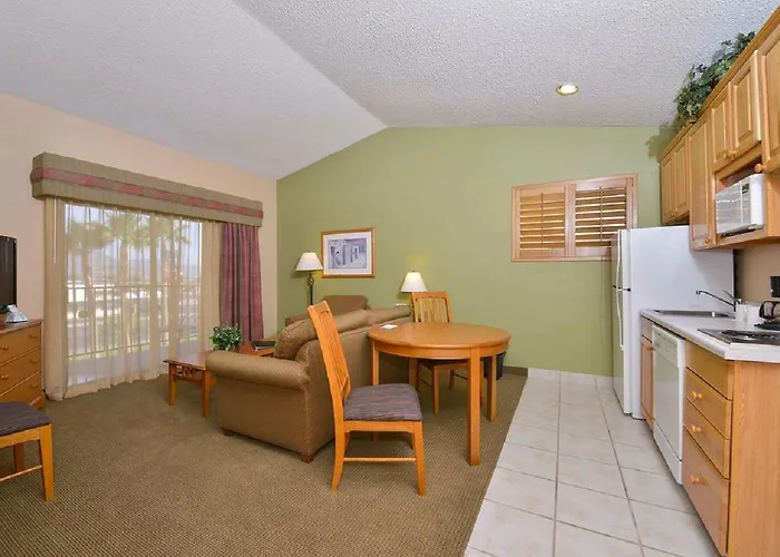 Western King's Inn&suites 4*
